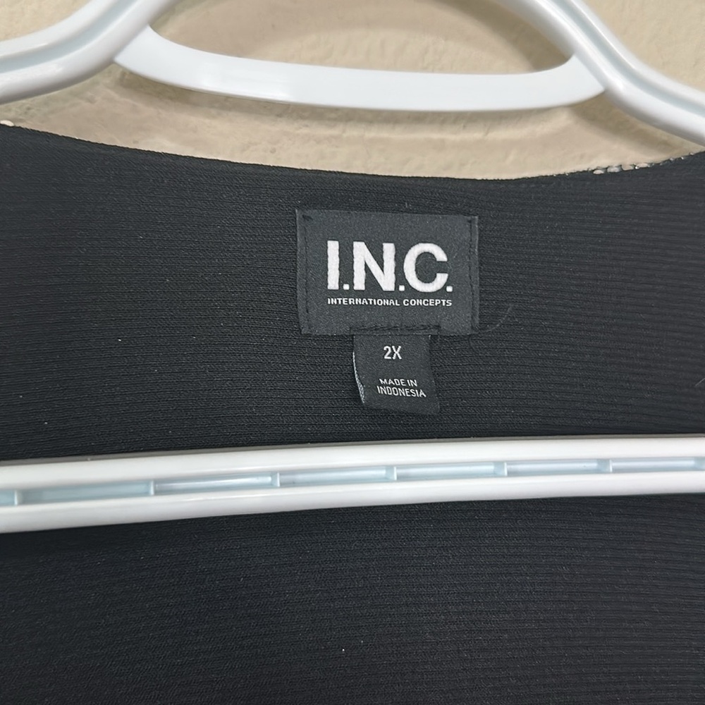 Long sleeve silver and black top INC 2X - Picture 2 of 4